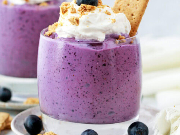 Blueberry Graham Smoothie with a Vanilla Protein Twist