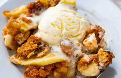 Slow-Cooked Apple Betty Dessert