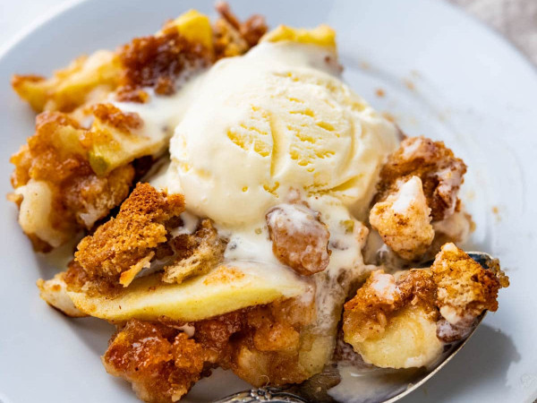 Slow-Cooked Apple Betty Dessert