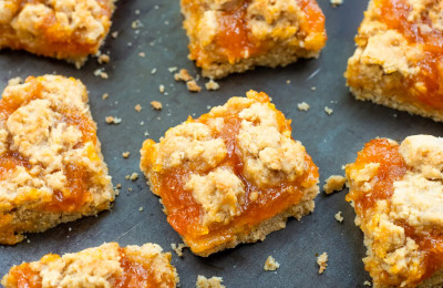 Oatmeal Crumble Apricot-Cherry Bars