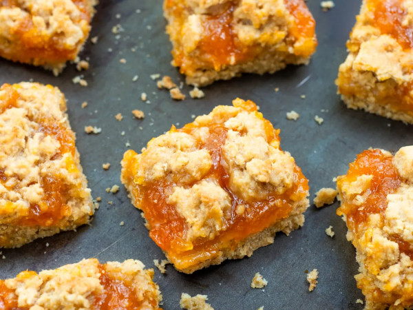 Oatmeal Crumble Apricot-Cherry Bars