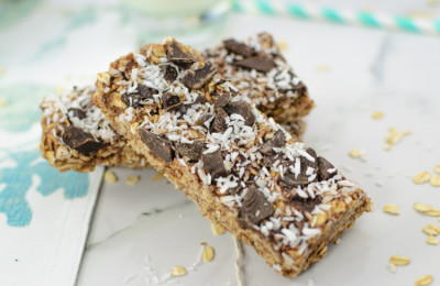 Granola Bars Loaded with Chewy Chocolate Chips