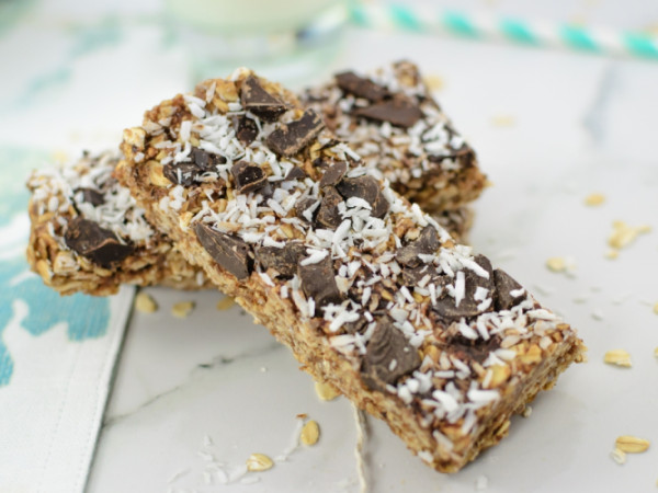 Granola Bars Loaded with Chewy Chocolate Chips