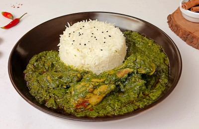 Chicken in a Creamy Spinach Mixture