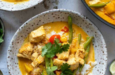 Chicken Curry with Peanut Sauce and Basil