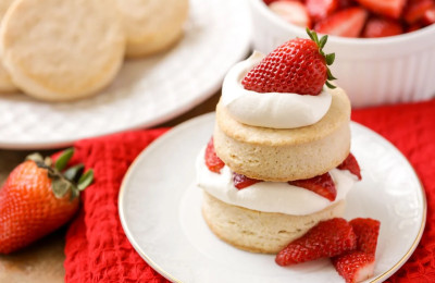 Quick Berries and Cream Shortcake Treat