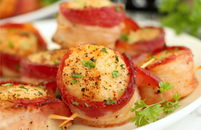 Delicious Bacon-Wrapped Scallops with Sriracha Mayo from the Air Fryer