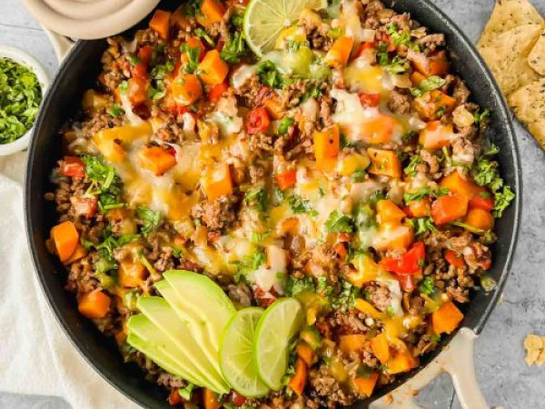 Hearty Mexican Skillet with Ground Beef and Potatoes