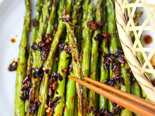 Air Fried Asparagus with Honey and Sriracha