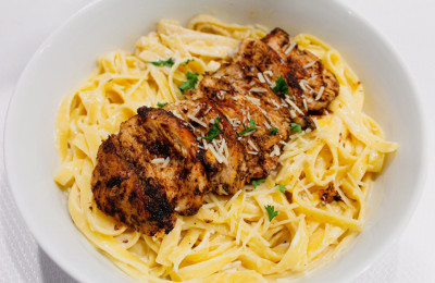 Alfredo Sauce with Spicy Jerk Chicken