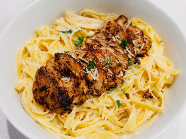 Alfredo Sauce with Spicy Jerk Chicken