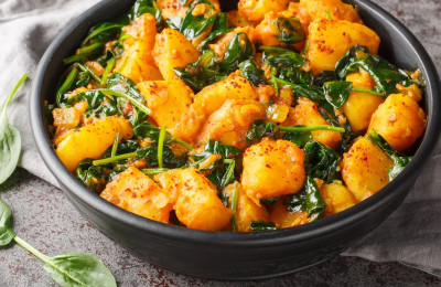 Spinach and Potatoes in Indian Style