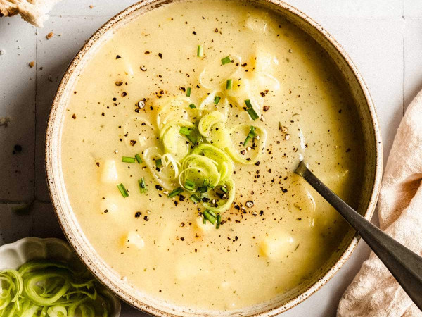 Low-Calorie Potato and Leek Soup