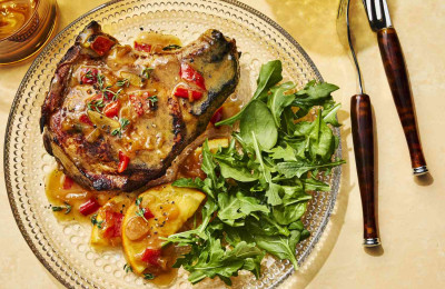 Juicy Pork Chops in Rich Gravy