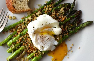 Asparagus Served with Poached Eggs
