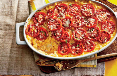 Home-Cooked Spicy Mac and Cheese with Tomato Goodness