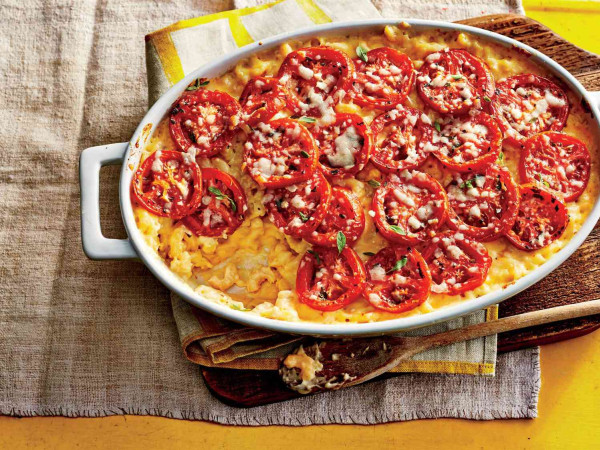 Home-Cooked Spicy Mac and Cheese with Tomato Goodness