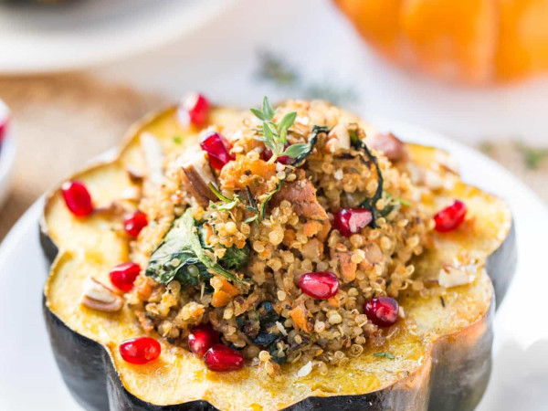 Quinoa-Stuffed Acorn Gourds