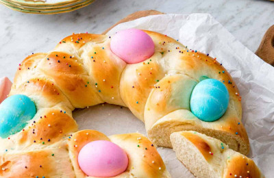 Braids of Golden Egg Bread