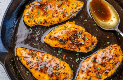 Garlic-Glazed Chicken Breasts with Brown Sugar