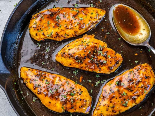 Garlic-Glazed Chicken Breasts with Brown Sugar